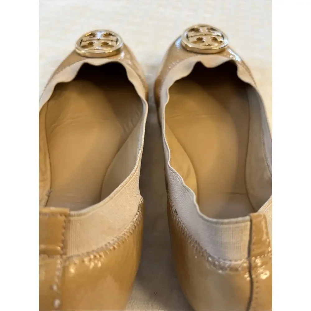 Tory Burch Caroline Ballet Flats Size 7 Beige Patent Leather Khaki Slip On